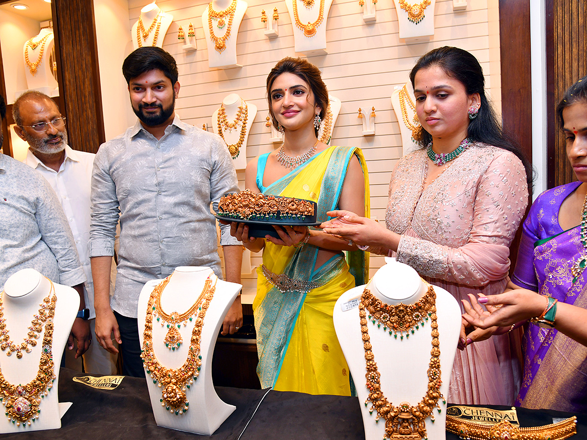  Shopping Mall Grand Launch By Actress Sreeleela at Rajahmundry5