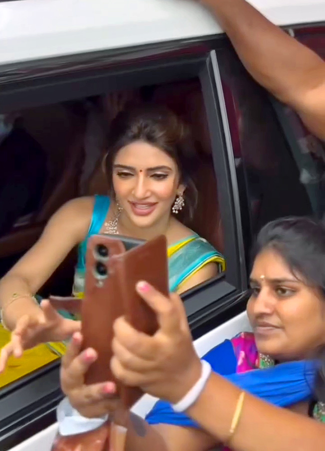  Shopping Mall Grand Launch By Actress Sreeleela at Rajahmundry7