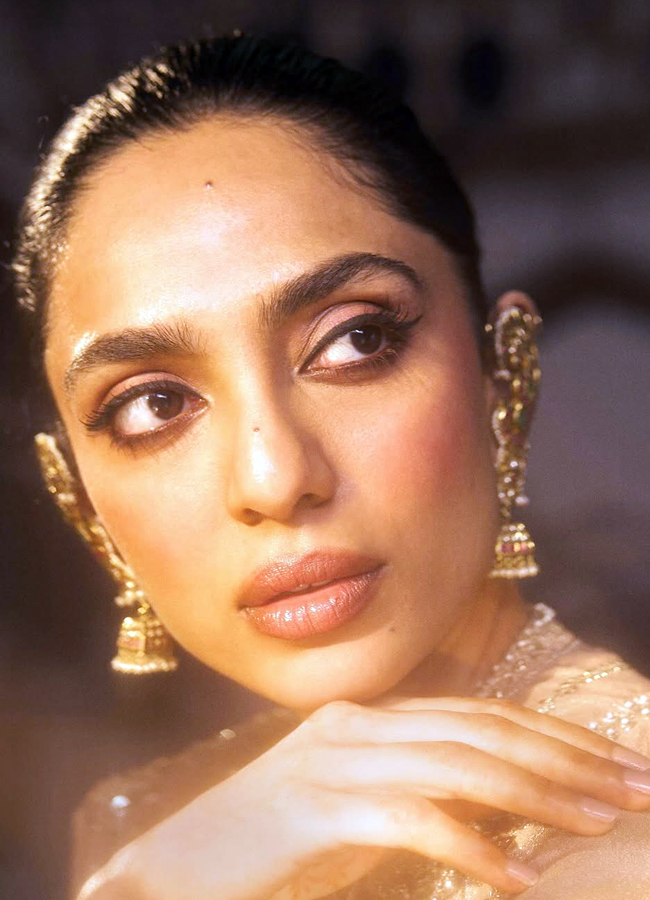 Akkineni's Daughter in Law's Photoshoot After the Wedding Shobhita shines like gold3