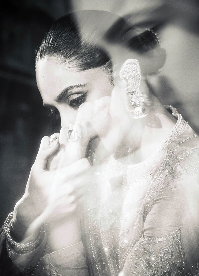 Akkineni's Daughter in Law's Photoshoot After the Wedding Shobhita shines like gold5