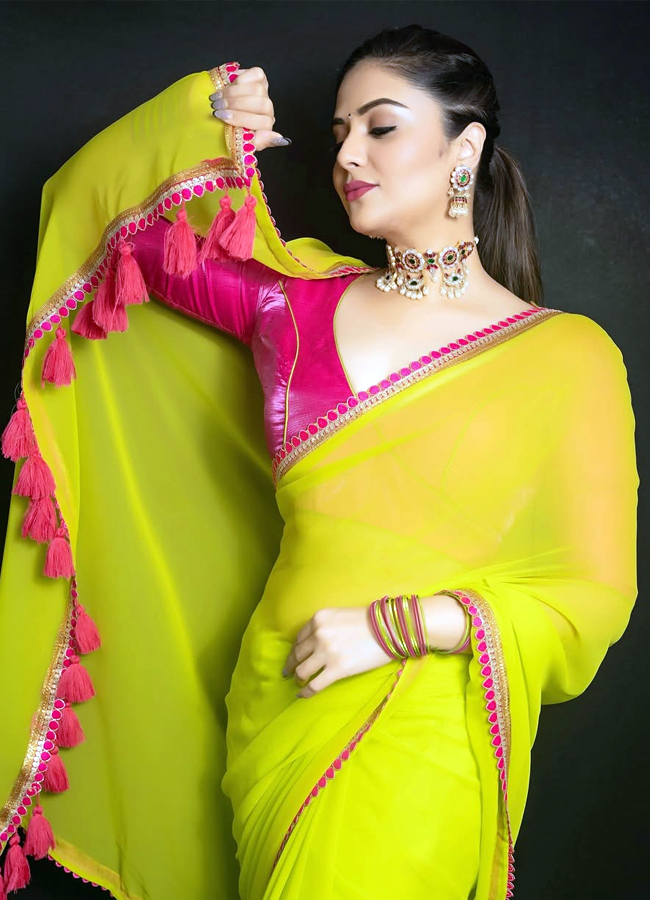 Anchor Sreemukhi Latest Photos In Yellow Saree2