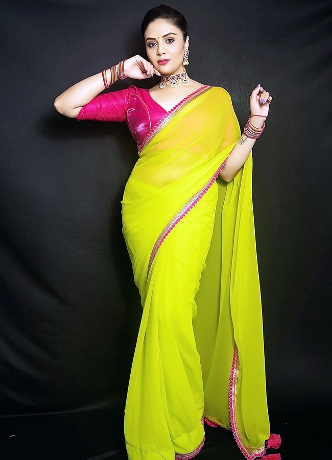 Anchor Sreemukhi Latest Photos In Yellow Saree11