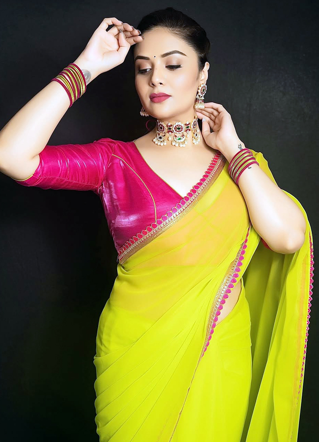 Anchor Sreemukhi Latest Photos In Yellow Saree12