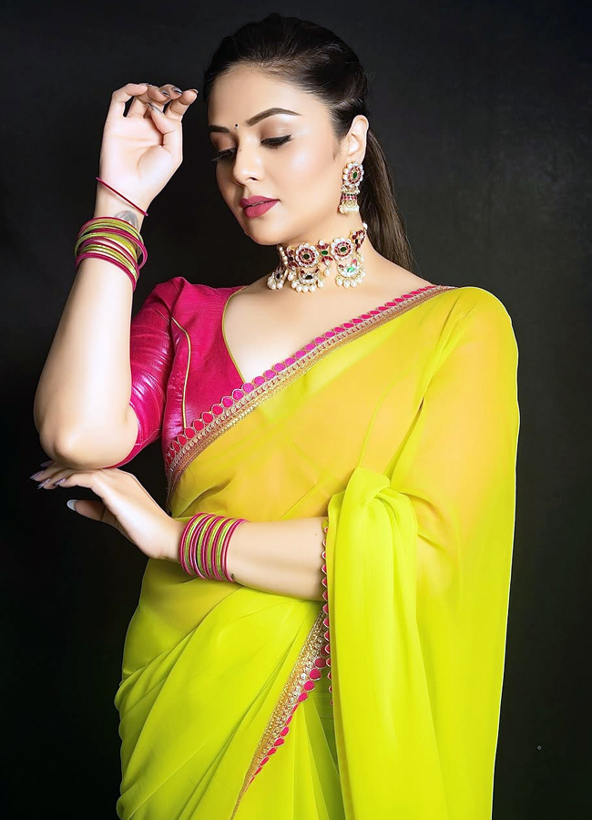 Anchor Sreemukhi Latest Photos In Yellow Saree15