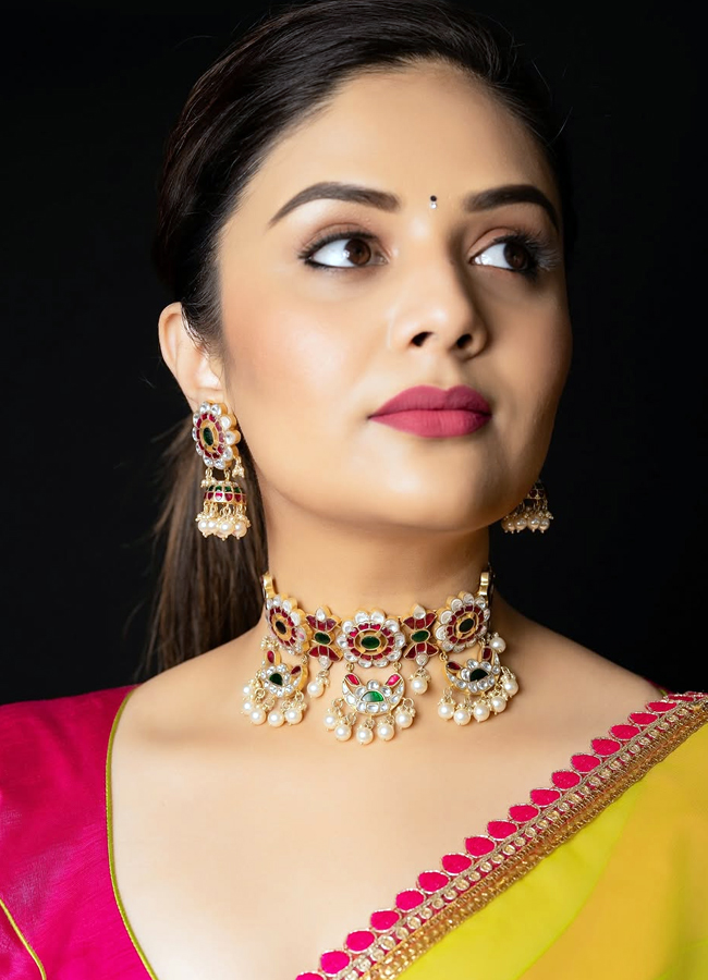 Anchor Sreemukhi Latest Photos In Yellow Saree7