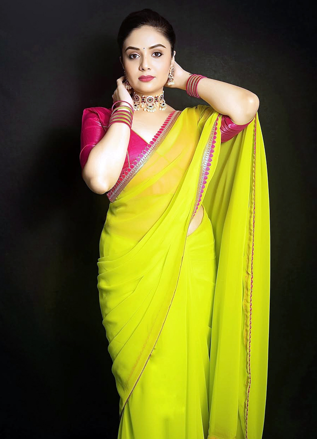 Anchor Sreemukhi Latest Photos In Yellow Saree10