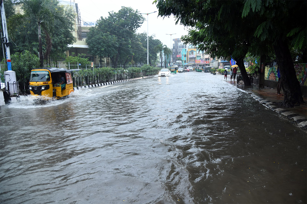 heavy rain in tirupati live updates photos goes viral17