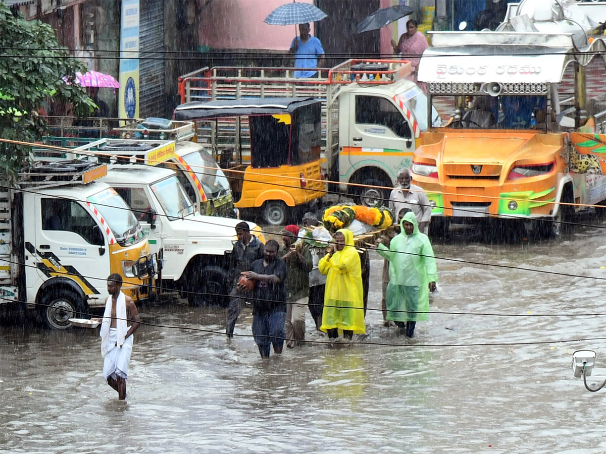 heavy rain in tirupati live updates photos goes viral51