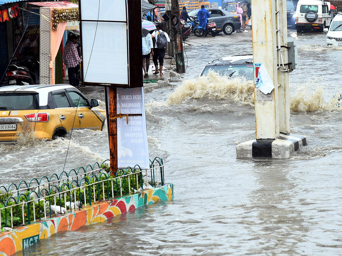heavy rain in tirupati live updates photos goes viral66