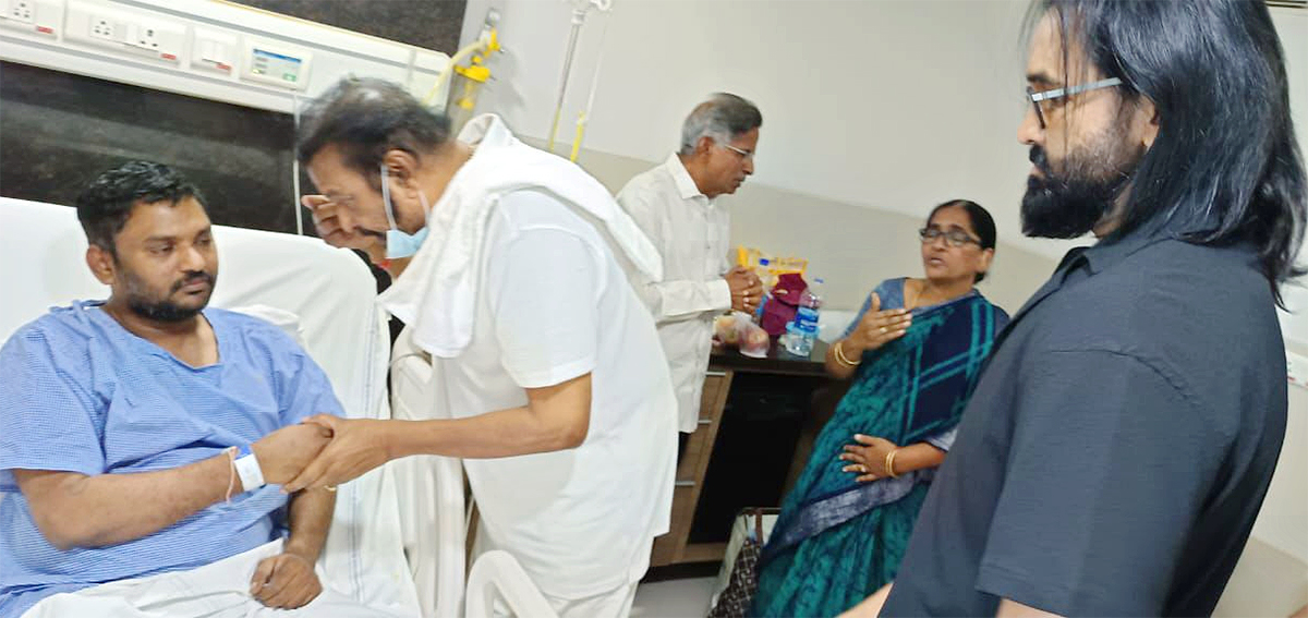 Mohan Babu Visits Injured TV9 Journalist Ranjith After Attack3