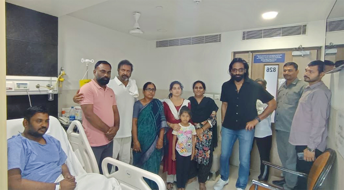 Mohan Babu Visits Injured TV9 Journalist Ranjith After Attack4