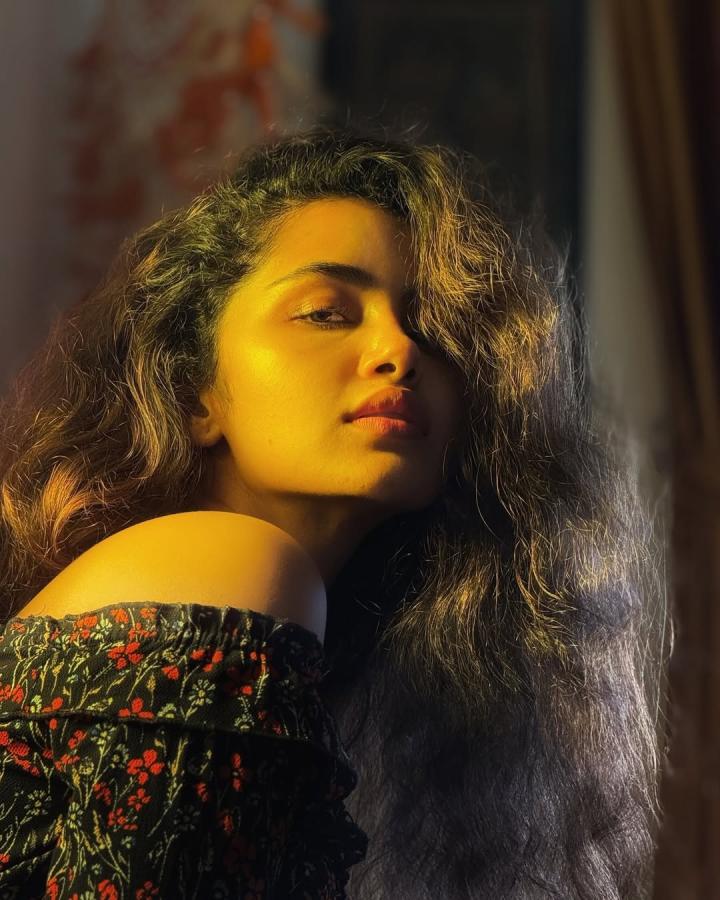 Tollywood Heroine Anupama Parameswaran Stunning Pics3