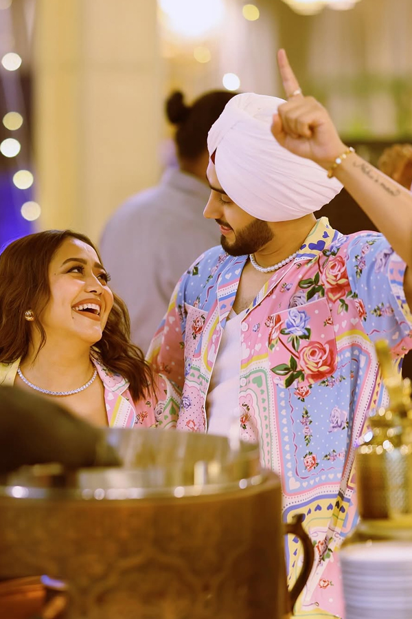 Bollywood Singer Neha Kakkar Celebrated Husband Rohanpreet Singh Birthday8