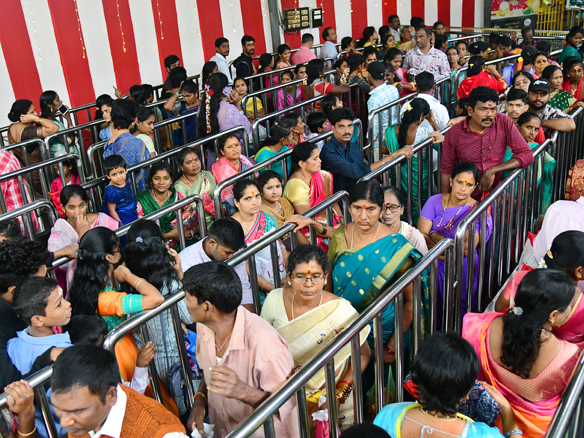 Sri Kanaka Mahalakshmi Temple Vizag photos goes viral1