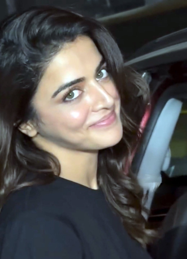 Who is this trending beauty Wamiqa Gabbi? Photos19