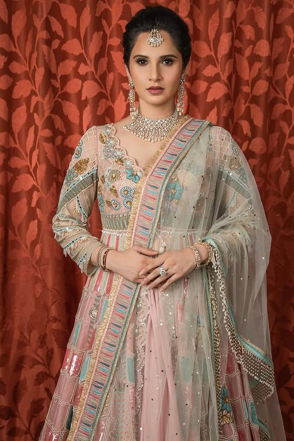 Sania Mirza If you cant find the sunshine be the sparkle latest Pics Viral Photos8