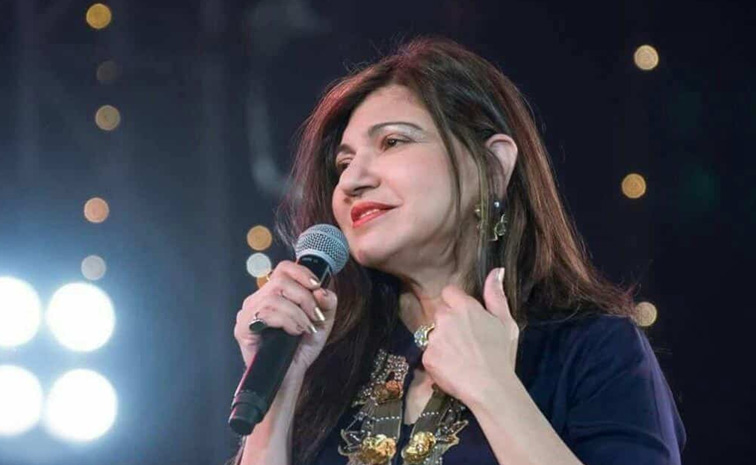 Richest Female Singers in India2
