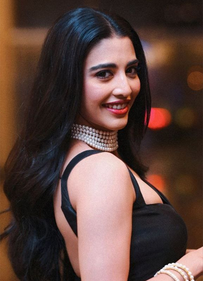 Actress Daksha Nagarkar Photos Viral21