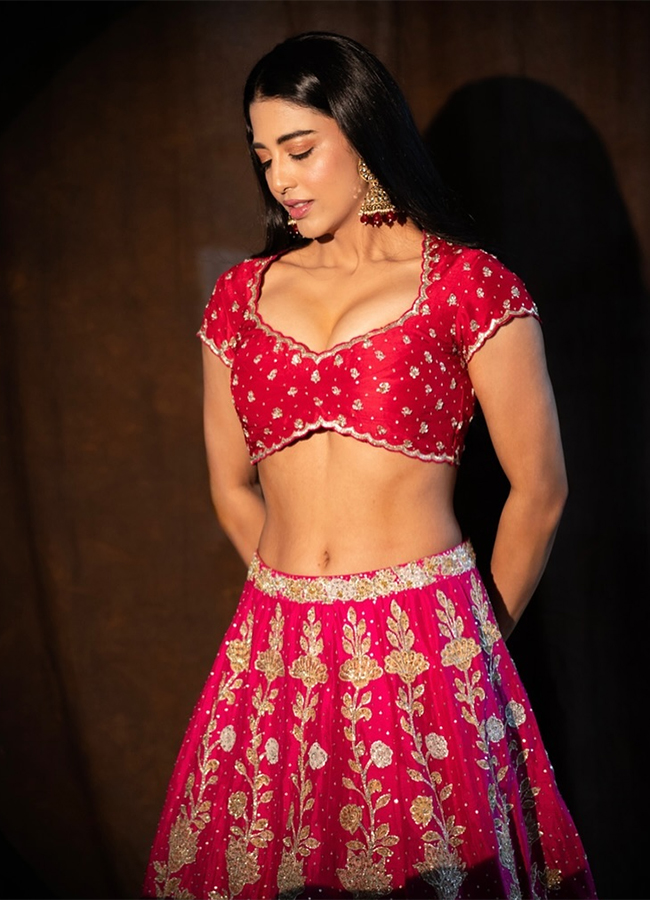 Actress Daksha Nagarkar Photos Viral22