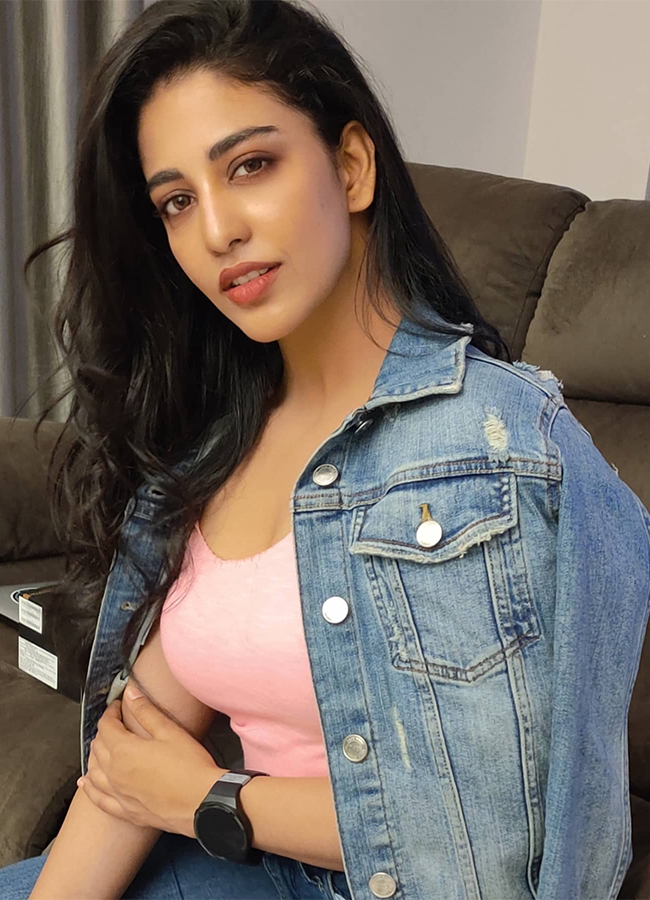 Actress Daksha Nagarkar Photos Viral24