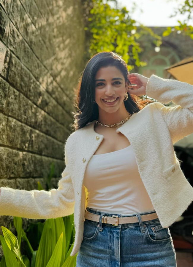 Actress Daksha Nagarkar Photos Viral26