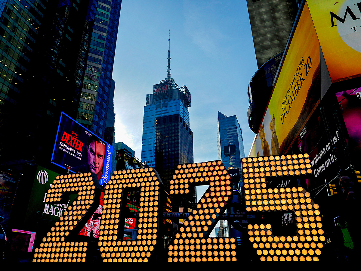 New Year 2025 Celebrations, Photos Goes Viral1