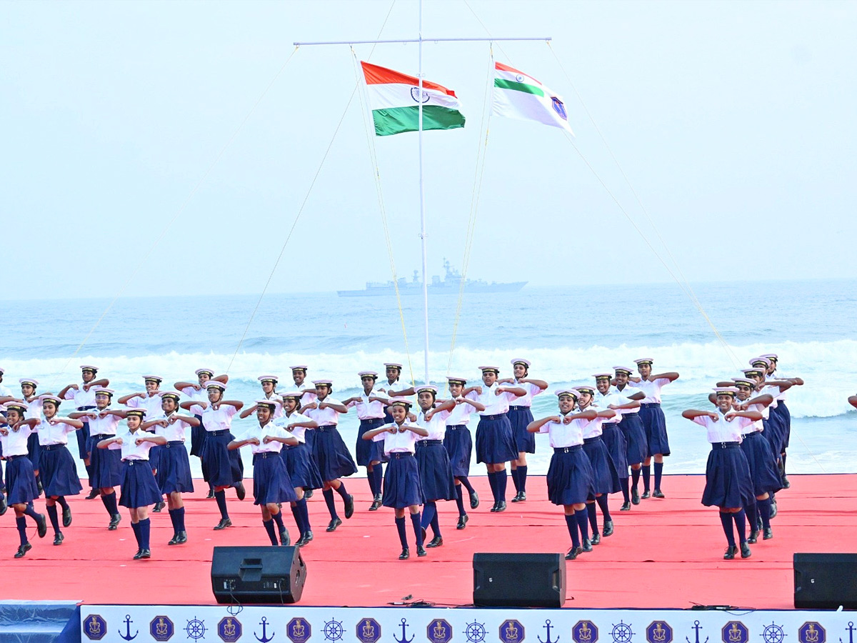 Navy Day celebrations At coast In Puri, Odisha Photos13