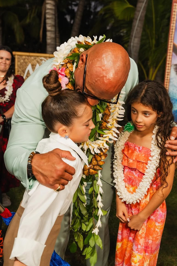 WWE Super Star The Rock Participated Emo Moment with my mom at Moana 2 Premiere Photos4
