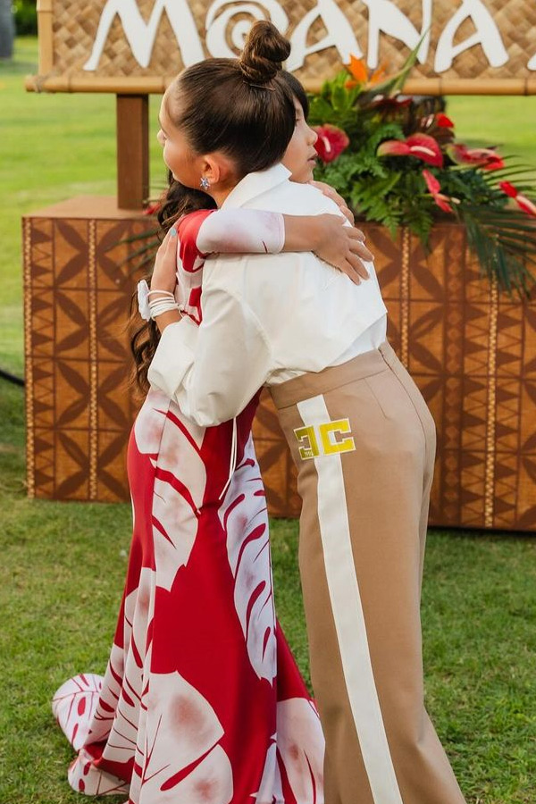 WWE Super Star The Rock Participated Emo Moment with my mom at Moana 2 Premiere Photos5