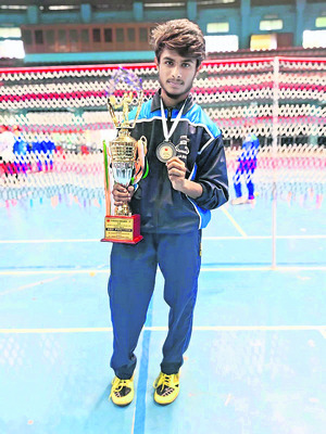 చదువుతోనే  మహిళా సాధికారత
1