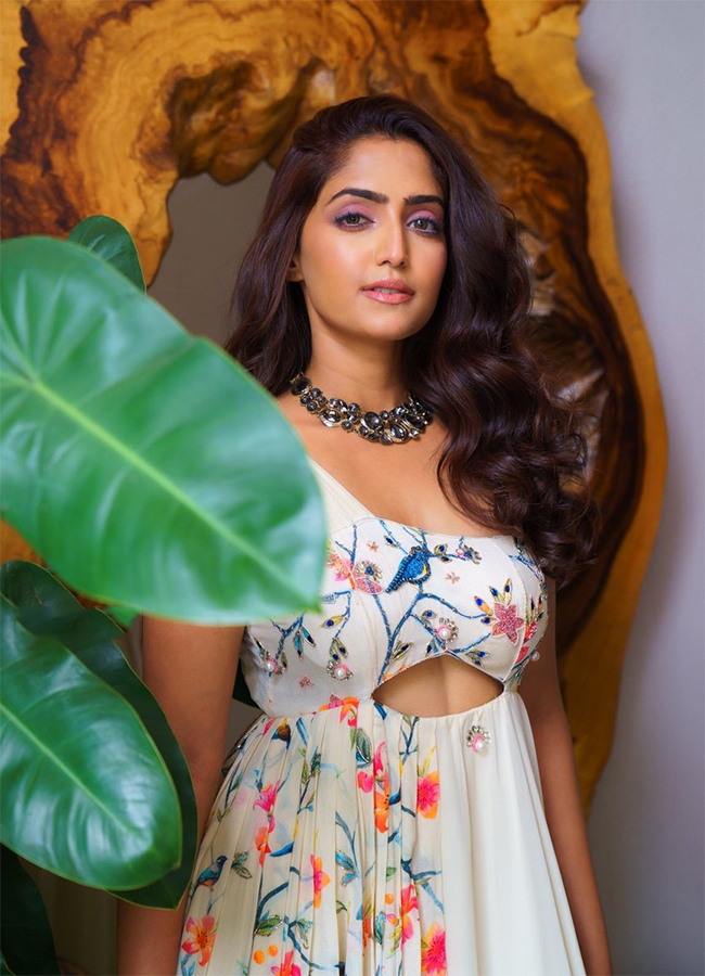 Actress Reba Monica John item song MAD Square Movie32