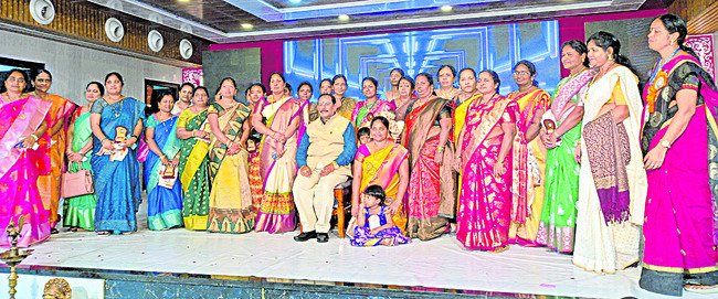 పూర్వ విద్యార్థుల అపూర్వ కలయిక1