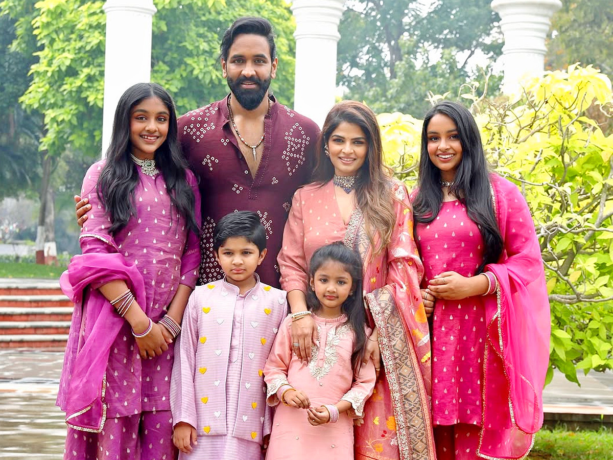 Tollywood Movie Stars Celebrates Makar Sankranti With Family Photos2