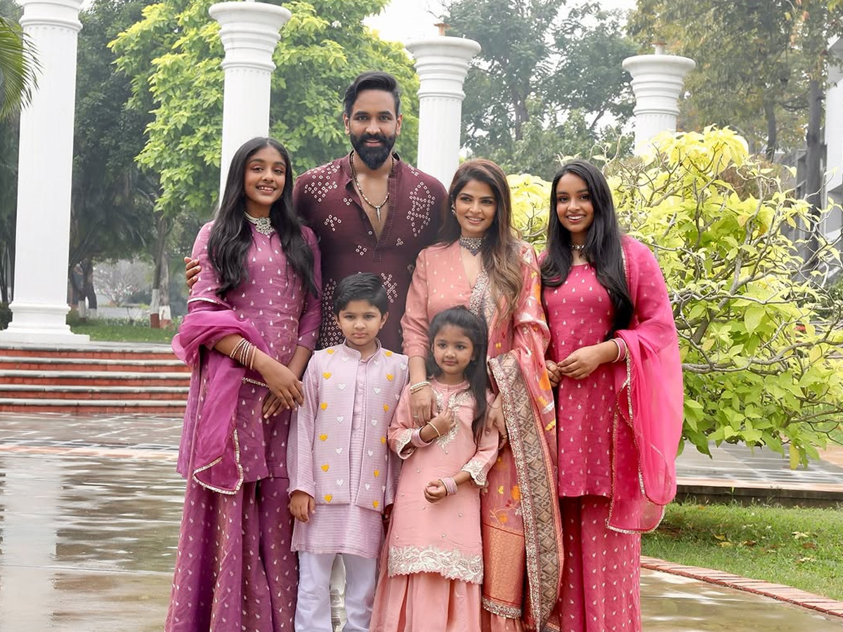 Tollywood Movie Stars Celebrates Makar Sankranti With Family Photos4