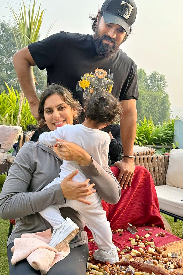 Tollywood Movie Stars Celebrates Makar Sankranti With Family Photos5