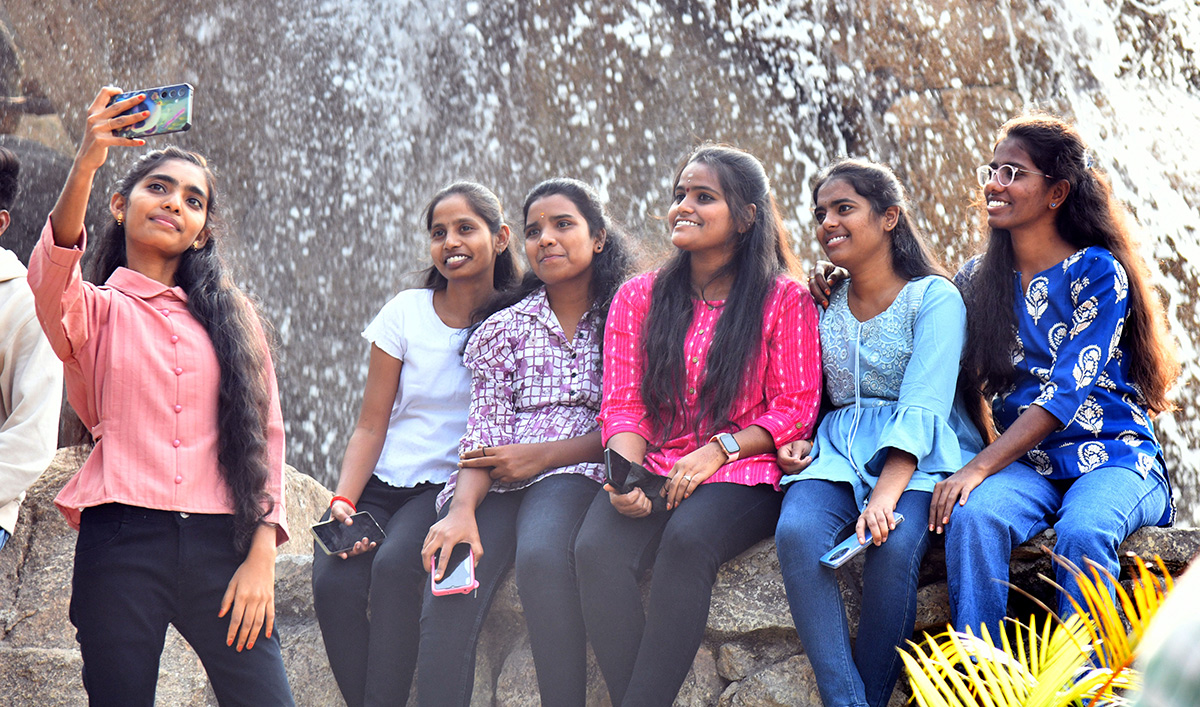 New Year Hussain Sagar is Bustling Photos23
