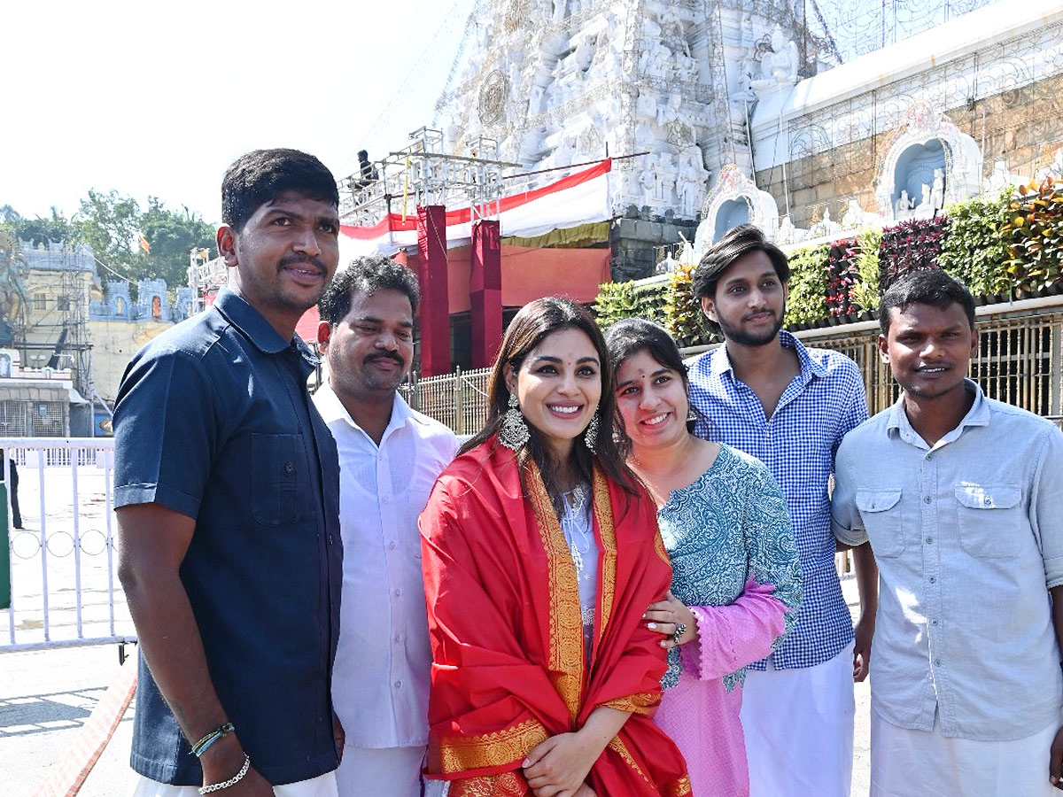 Cinema celebrities visited the Sri Venkateswara Swamy temple in Tirumala Photos10