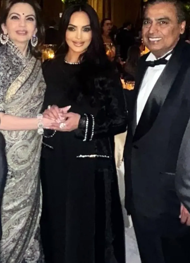 Nita Ambani looks stunning in a saree at Trump swearing in ceremony8