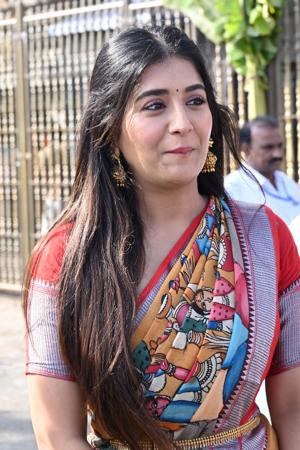 Actress Rashi Singh Visit Tirumala Temple Photos3