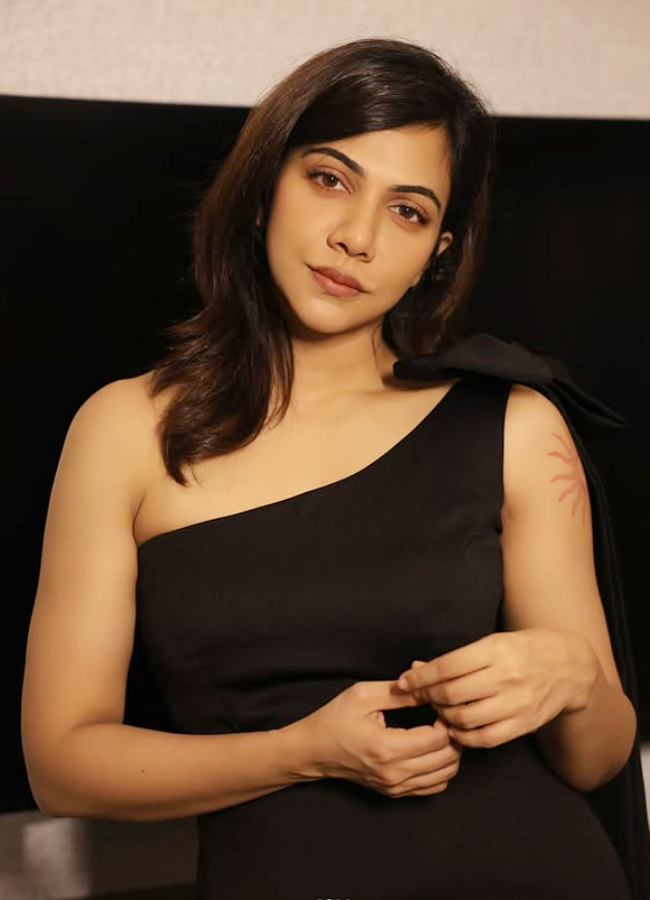 Super Hit Actress Madonna Sebastian Fabulous Photos11