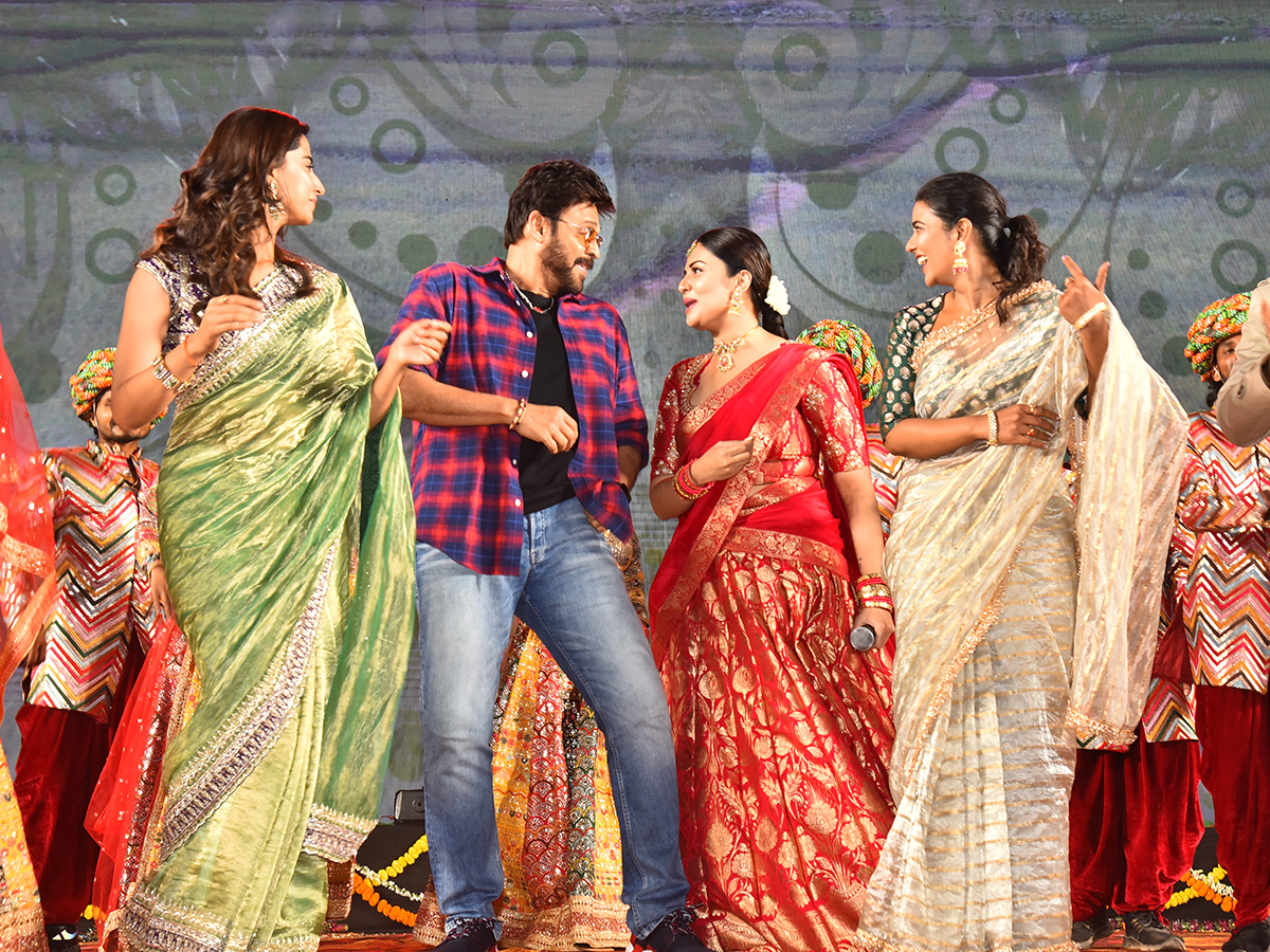 Sankranthiki Vasthunam Movie Grand Trailer Launch At Nizamabad Photos10
