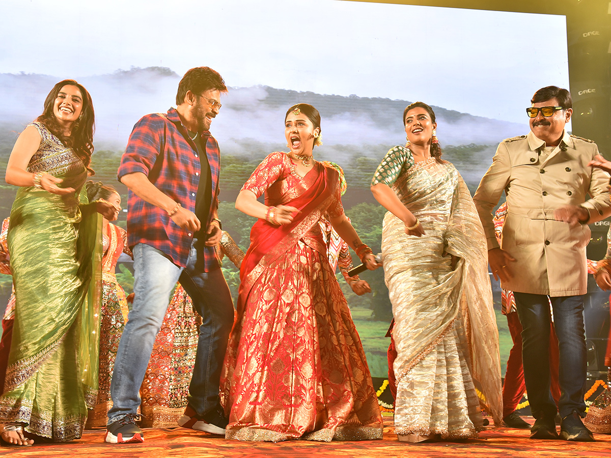 Sankranthiki Vasthunam Movie Grand Trailer Launch At Nizamabad Photos8