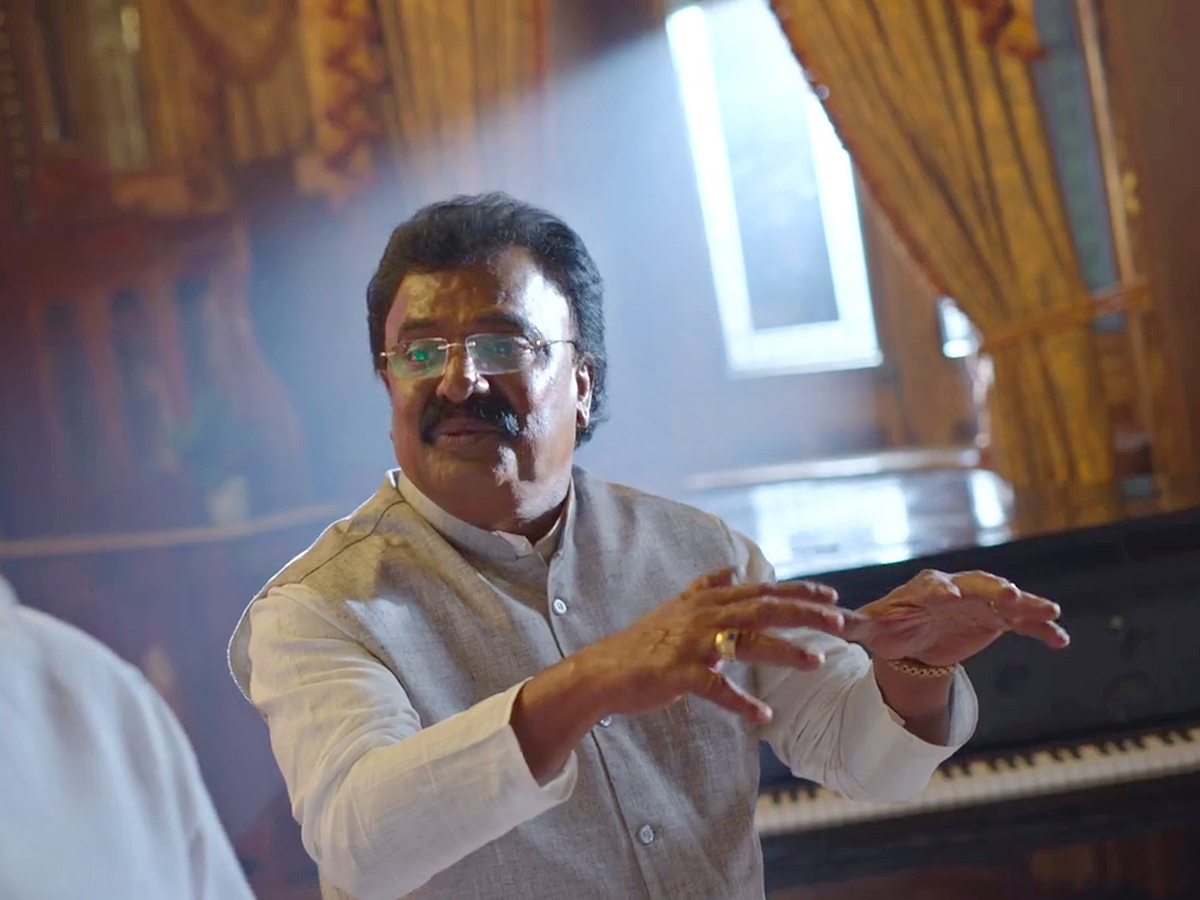 Venkatesh Sankranthiki Vasthunnam Movie HD Stills Photos Goes Viral30