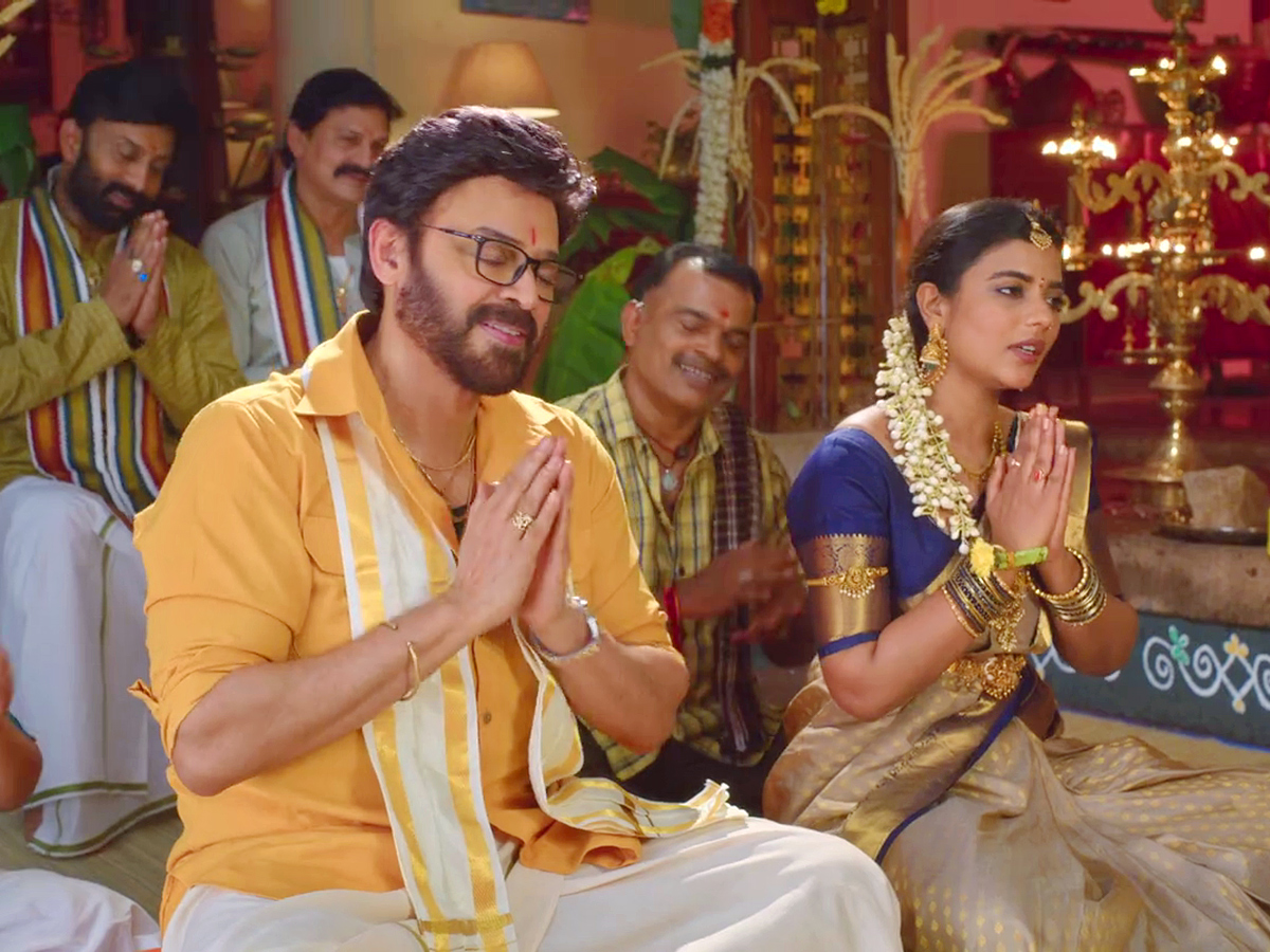 Venkatesh Sankranthiki Vasthunnam Movie HD Stills Photos Goes Viral40