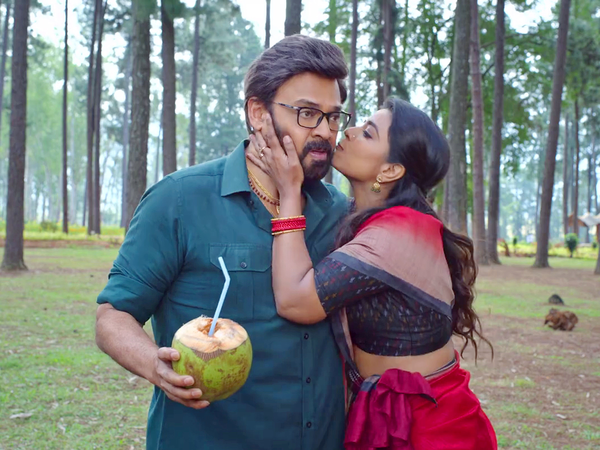 Venkatesh Sankranthiki Vasthunnam Movie HD Stills Photos Goes Viral42