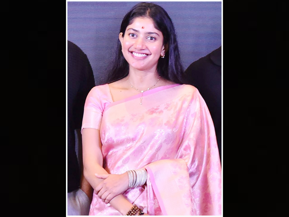 Thandel Actress Sai Pallavi Looks Simple and Beautiful1