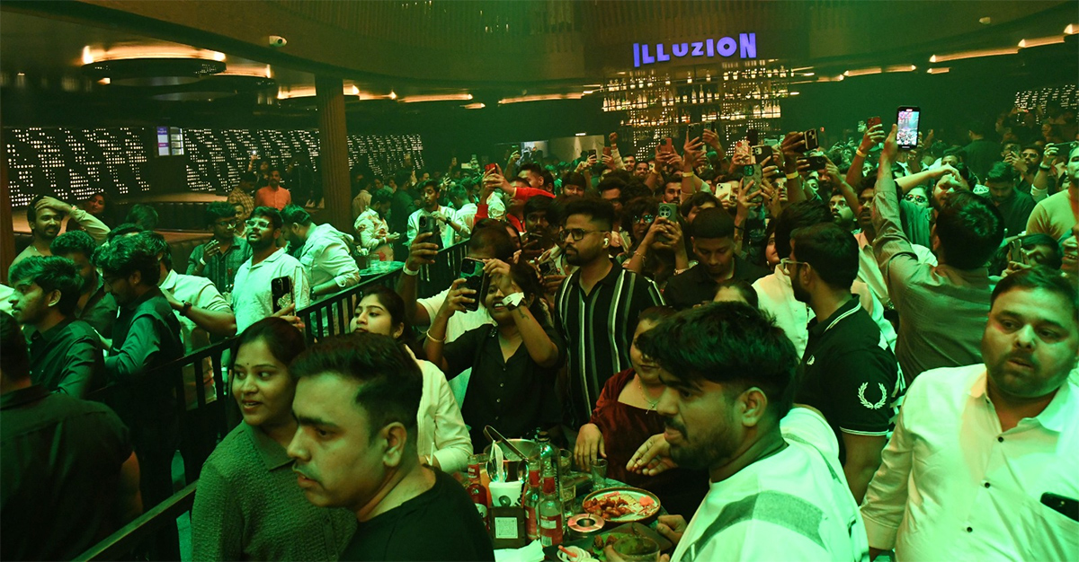 Sunny Leone Live Performence Hyderabad Photos2