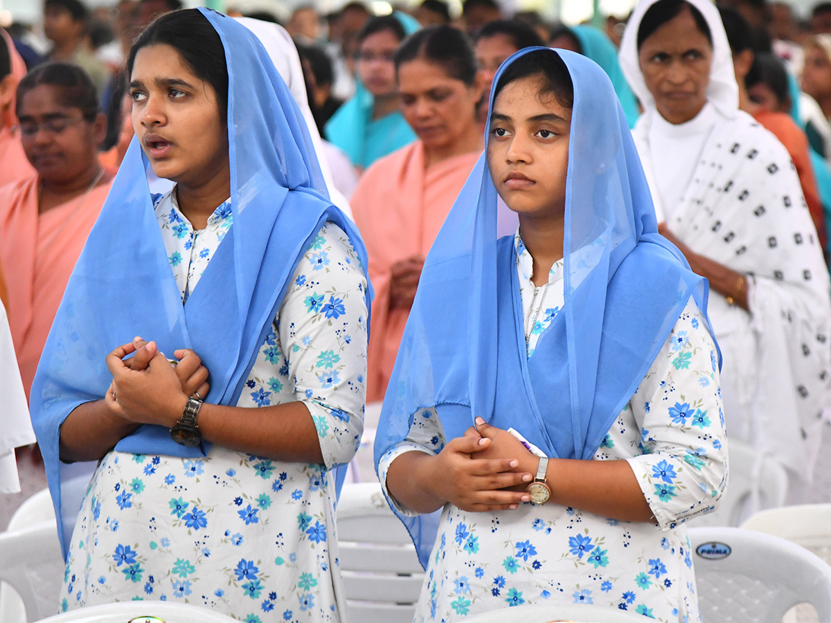 విజయవాడ : గుణదల మేరీమాత ఉత్సవాలు ప్రారంభం (ఫొటోలు) | Gunadala Mary ...