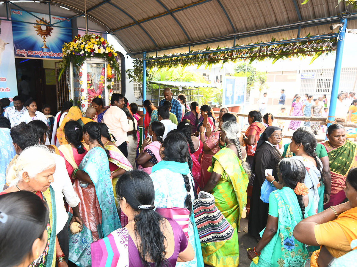 విజయవాడ : గుణదల మేరీమాత ఉత్సవాలు ప్రారంభం (ఫొటోలు) | Gunadala Mary ...