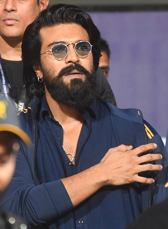 క్రికెట్‌ స్టేడియంలో సందడి చేసిన హీరో రామ్ చరణ్ (ఫొటోలు) | Owner of ...